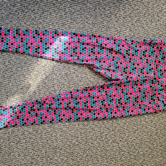 Tall and Curvy LuLaRoe Bright Pink Geometric Buttery Soft Leggings XXL - Picture 9 of 16